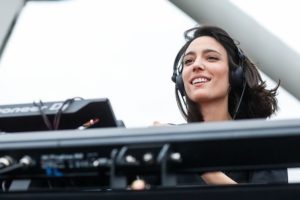 Lire la suite à propos de l’article Amelie Lens : 9 choses qui rendent la DJ belge irrésistible