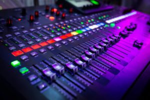 Lire la suite à propos de l’article Comment choisir sa table de mixage ? Notre guide complet pour faire le meilleur choix