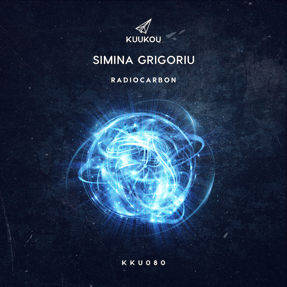 Lire la suite à propos de l’article Simina Grigoriu revient sur son label KuuKou Records pour dévoiler un album solo <em>Radiocarbon</em>