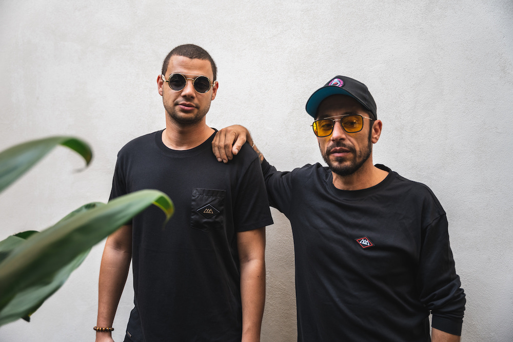 Le Duo Sparrow Barbossa Sort Bien Buena Single Extrait De Leur Le Duo Sparrow Barbossa Sort Bien Buena Single Extrait De Leur