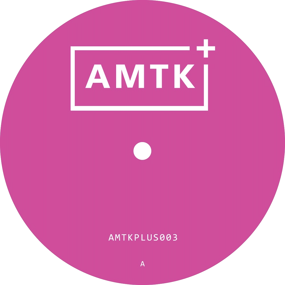 You are currently viewing Le berlinois Amotik invite la norvégienne Kameliia & le producteur de Dallas Decoder pour le troisième split EP de son label <em>AMTK+</em>
