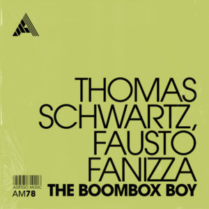 Lire la suite à propos de l’article Thomas Schwartz & Fausto Fanizza s’associent pour sortir un single intitulé « The Boombox Boy » via Adesso Music