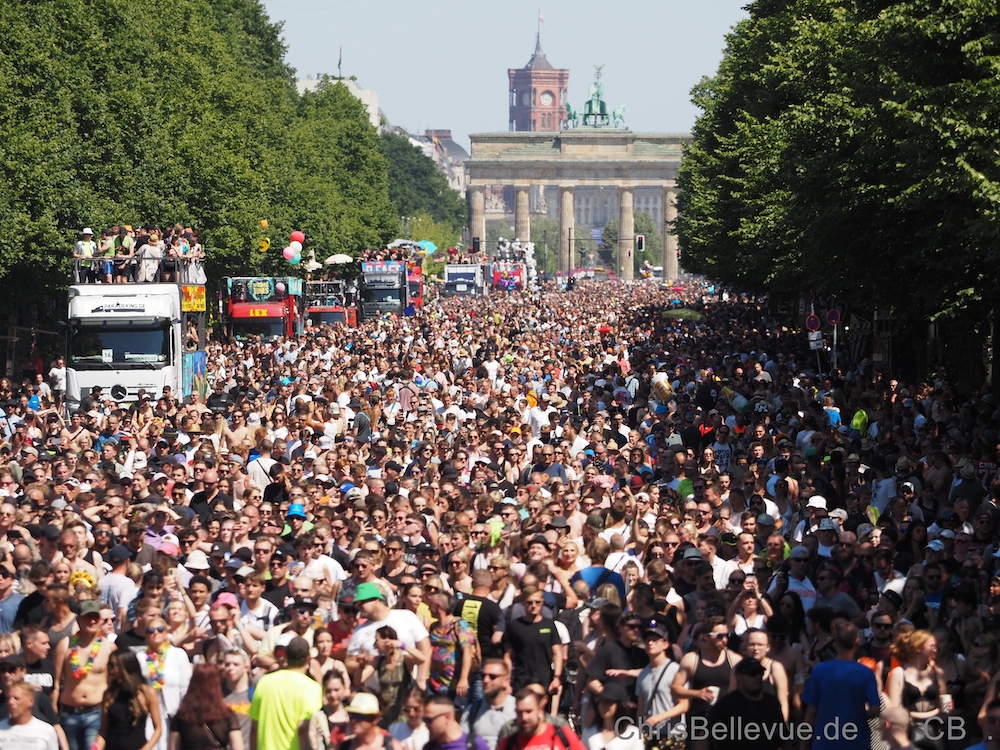 Rave The Planet Berlin Love Parade © Chris Bellevue, 2023