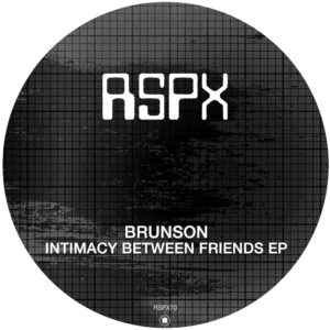 Lire la suite à propos de l’article Brunson fait ses débuts sur Rekids Special Projects avec un EP de trois titres nommé, <em>Intimacy Between Friends</em>, découvert dans une interview de Mike Banks par Benji B