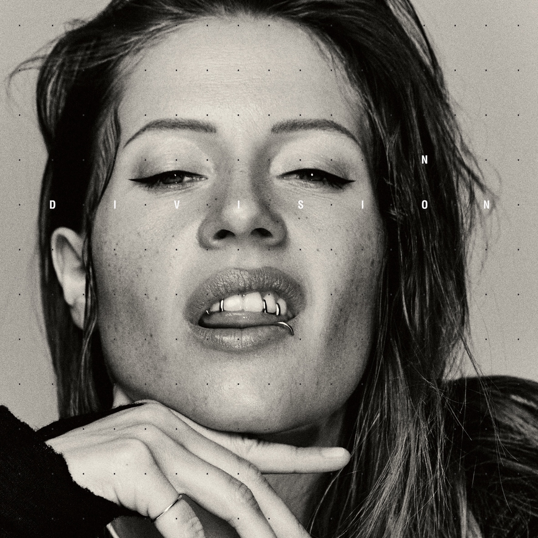 You are currently viewing Charlotte de Witte sort un second single, « No Division Feat. XSALT », extrait de son premier album à paraître le 7 novembre 2025, via KNTXT