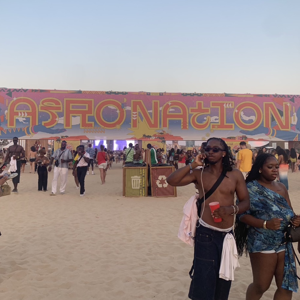 Lire la suite à propos de l’article Afro Nation 2026 à Praia da Rocha au Portugal : immersion au cœur de la plus grande fête Afro d&rsquo;Europe