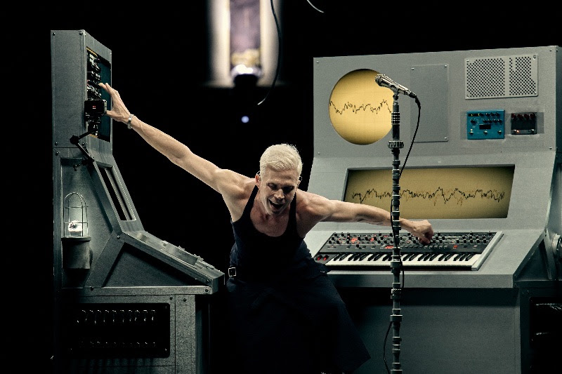 m07 signal live performance film